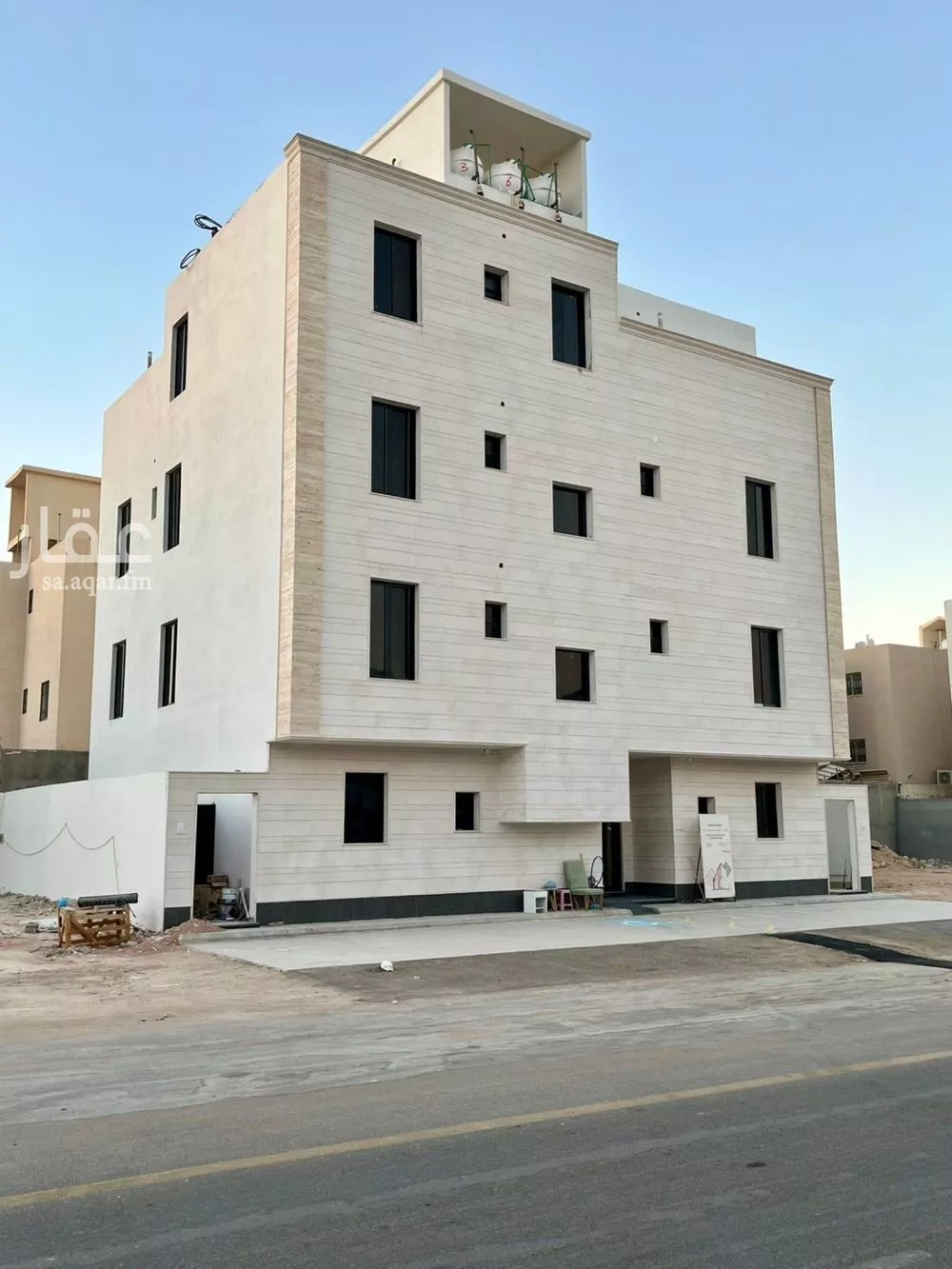 عمارة للبيع في شارع أبي عروة, حي المهدية, مدينة الرياض, منطقة الرياض 1 صورة