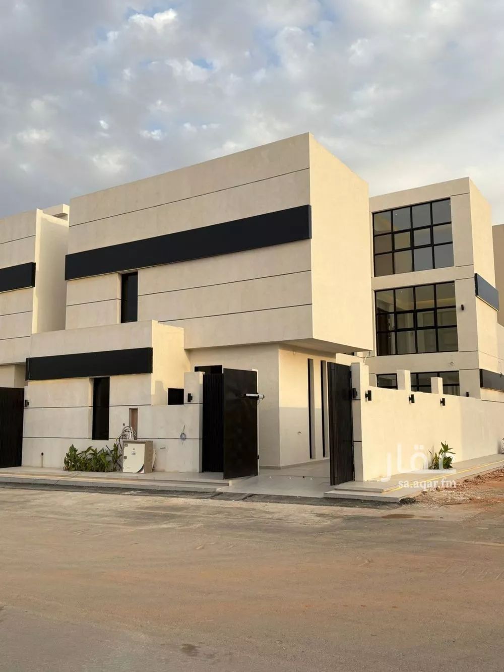 فيلا للبيع في شارع يحيى بن جزلة, حي المهدية, مدينة الرياض, منطقة الرياض 1 صورة