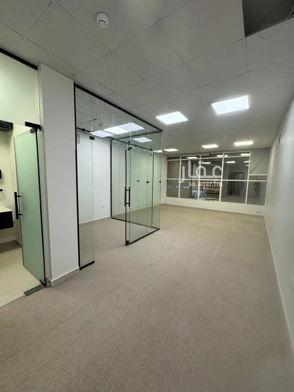 مكتب تجاري للإيجار في شارع طريق الامير محمد بن سعد بن عبد العزيز, حي الملقا, مدينة الرياض, منطقة الرياض 1 صورة