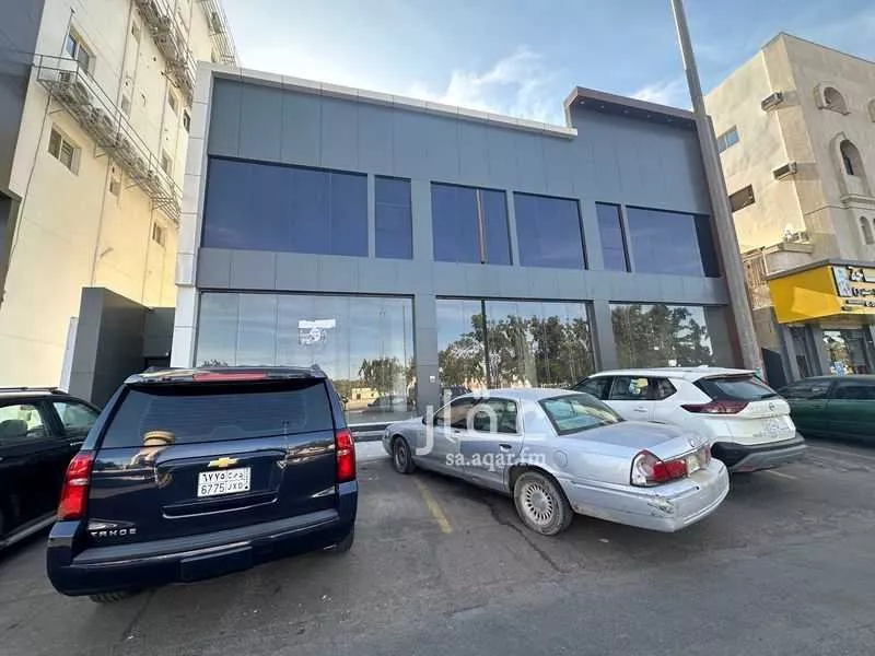 عمارة للإيجار في شارع الامير عبدالمجيد بن عبدالعزيز, حي الورود, مدينة تبوك, منطقة تبوك 1 صورة