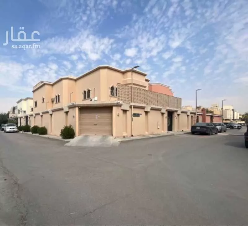 فيلا للبيع في شارع احمد محمد بدوي, حي الملك فهد, مدينة الرياض, منطقة الرياض 1 صورة