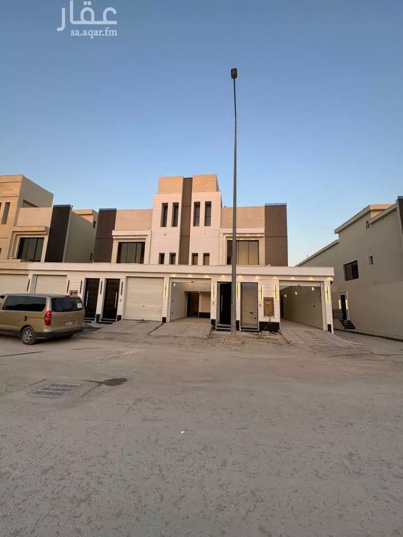 دور للبيع في شارع اكمل القرشي, حي بدر, مدينة الرياض, منطقة الرياض 1 صورة