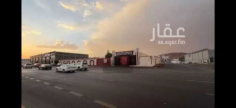 محل للبيع في شارع  البخاري, حي الدفاع, مدينة المدينه المنوره, منطقة المدينة المنورة 1 صورة