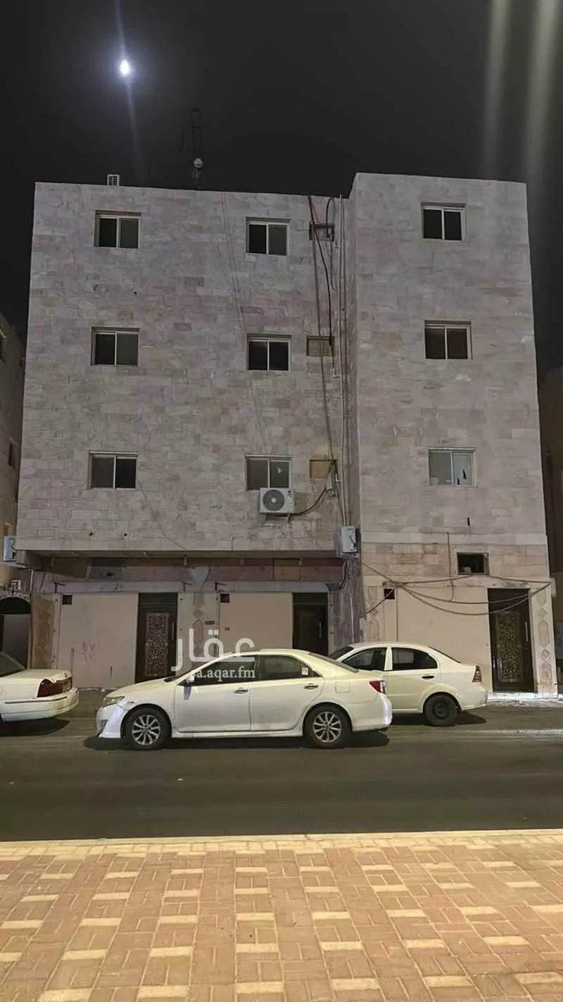 عمارة للبيع في شارع 5817837, حي الحفيرة, مدينة الاحساء, المنطقة الشرقية 1 صورة