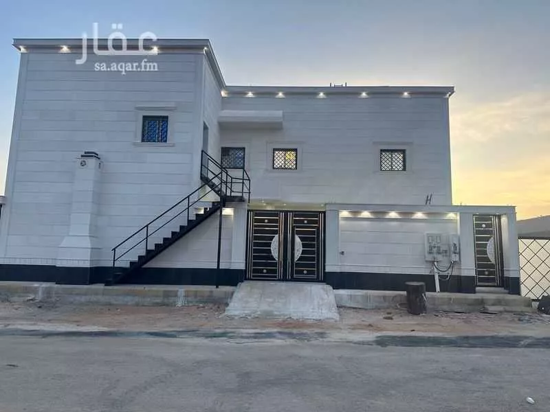 عمارة للبيع في شارع 360341, حي النزهة, مدينة شروره, منطقة نجران 1 صورة