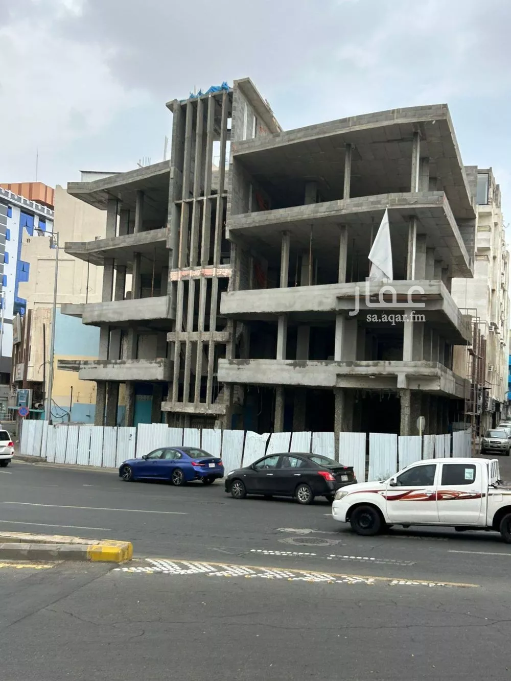 عمارة للبيع في شارع سعود بن عبدالعزيز, حي العزيزية, مدينة ابها, منطقة عسير 1 صورة