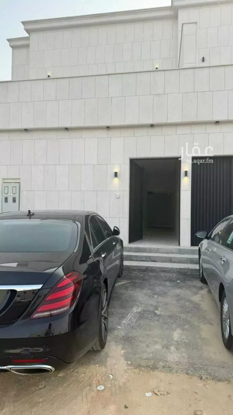 دور للبيع في شارع الملك خالد ابن عبدالعزيز سعود, حي عقرباء, مدينة امارة منطقة الرياض - الجبيله, منطقة الرياض 1 صورة