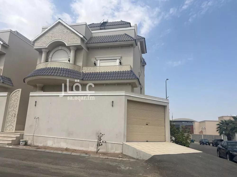 فيلا للبيع في شارع العثيمة, حي الصواري, مدينة جدة, منطقة مكة المكرمة 1 صورة