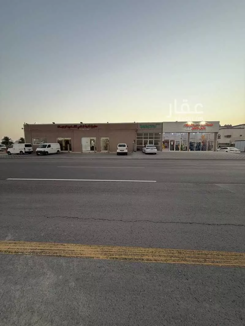 عمارة للبيع في شارع طريق الظهران الجبيل السريع, حي النابية, مدينة القطيف, المنطقة الشرقية 1 صورة
