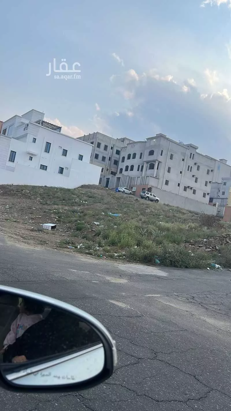 أرض للبيع في شارع بير عسكر ، حي المحالة ، ابها ، منطقة عسير 1 صورة