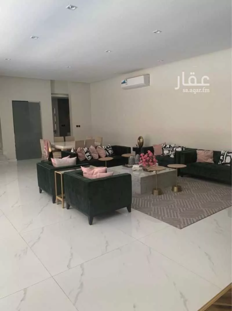فيلا للبيع في شارع عبدالخالق بن أبي طاهر, حي القيروان, مدينة الرياض, منطقة الرياض 1 صورة