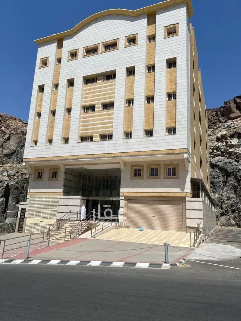 عمارة للبيع في حي العزيزية, مدينة مكه المكرمه, منطقة مكة المكرمة 1 صورة