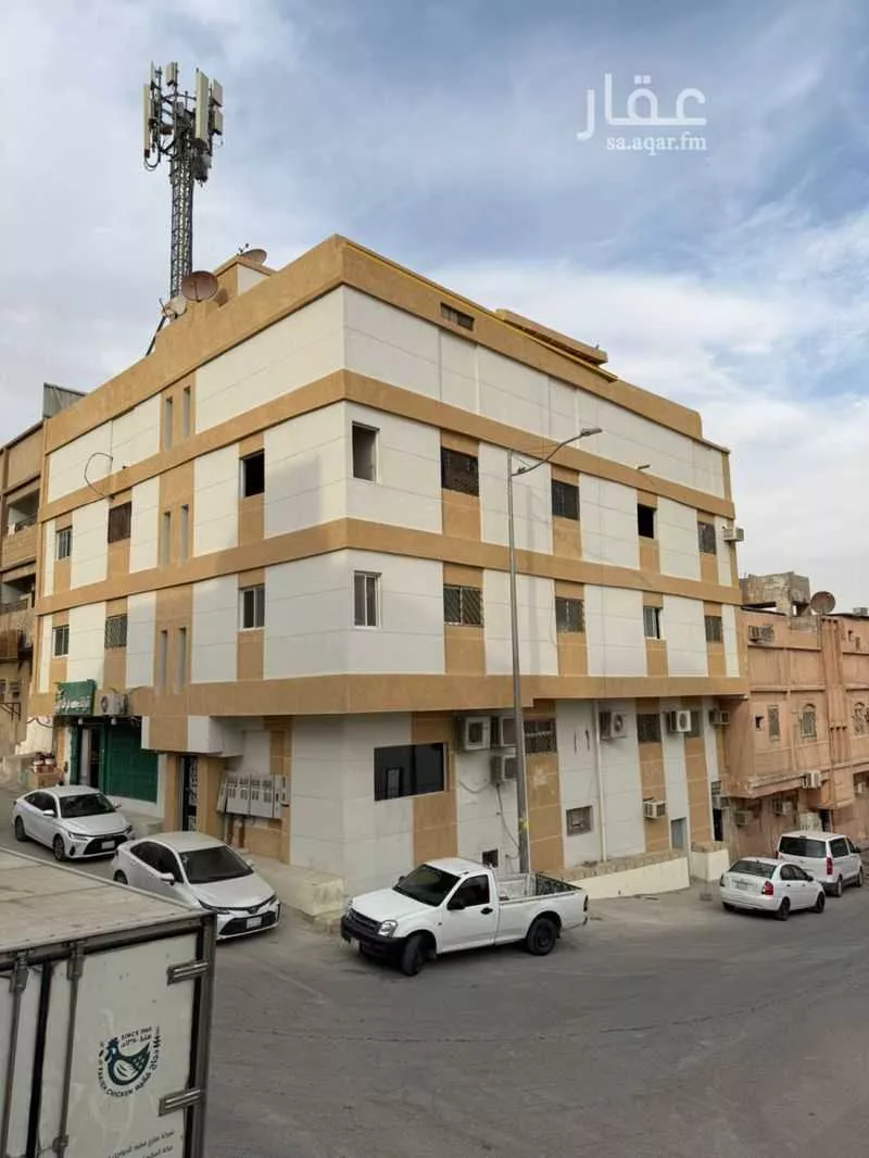 عمارة للبيع في شارع مبايض, حي اليمامة, مدينة الرياض, منطقة الرياض 1 صورة