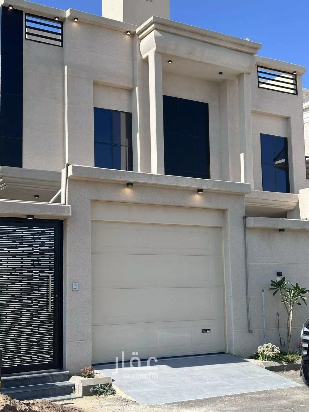 فيلا للبيع في شارع الاسكان, حي الإسكان, مدينة خميس مشيط, منطقة عسير 1 صورة