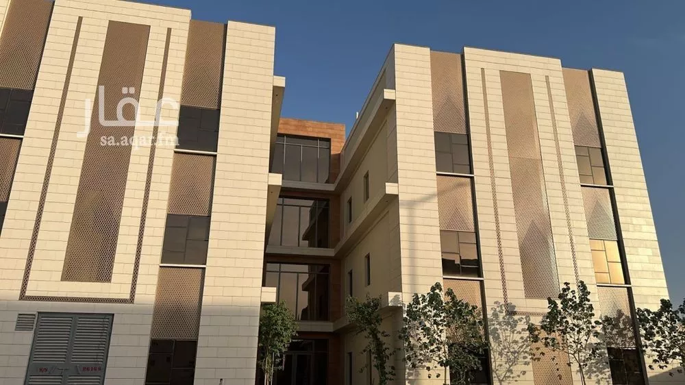 عمارة للبيع في شارع عمير بن سنان بن عرفطة, حي المهدية, مدينة الرياض, منطقة الرياض 1 صورة