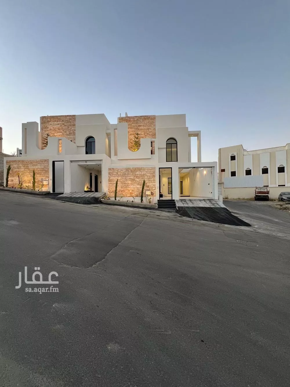 فيلا للبيع في شارع غانم المخزومي, حي عتود الشمالي, مدينة خميس مشيط, منطقة عسير 1 صورة