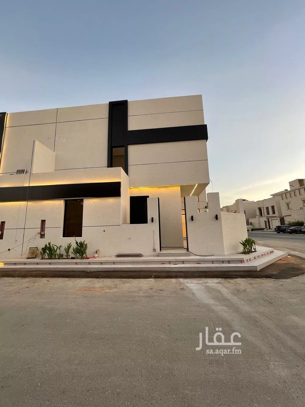 فيلا للبيع في شارع أحمد بن الحسن الأنصاري, حي المهدية, مدينة الرياض, منطقة الرياض 1 صورة
