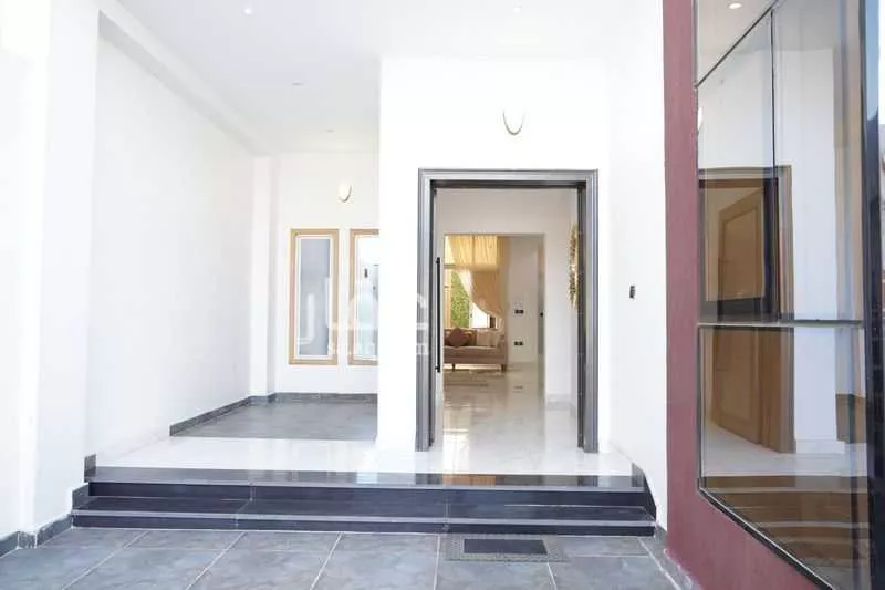 فيلا للبيع في شارع عمرو ابن الحارث ابن هيشة, حي طيبة, مدينة المدينة المنورة, منطقة المدينة المنورة 1 صورة