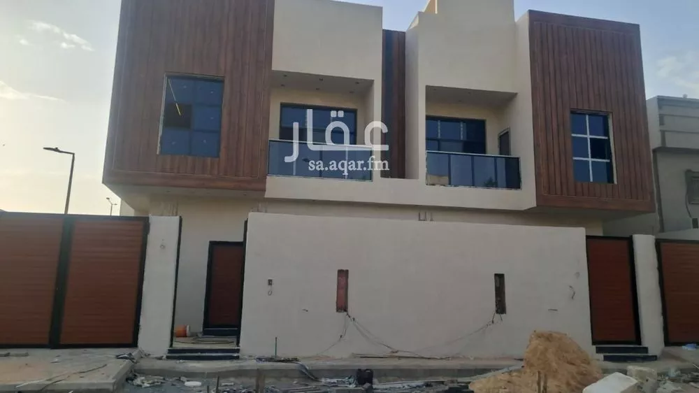 فيلا للبيع في شارع ابي الحسن الماموني, حي العريجاء الأوسط, مدينة الرياض, منطقة الرياض 1 صورة