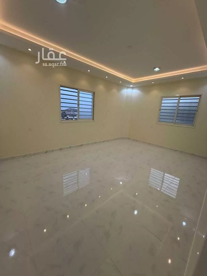 عمارة للإيجار في شارع العام, حي السلام, مدينة ابها, منطقة عسير 1 صورة