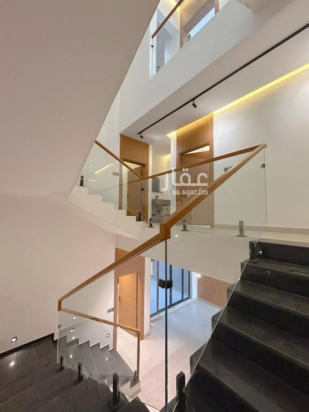 فيلا للبيع في شارع مؤمل بن اسماعيل, حي الرانوناء, مدينة المدينة المنورة, منطقة المدينة المنورة 1 صورة