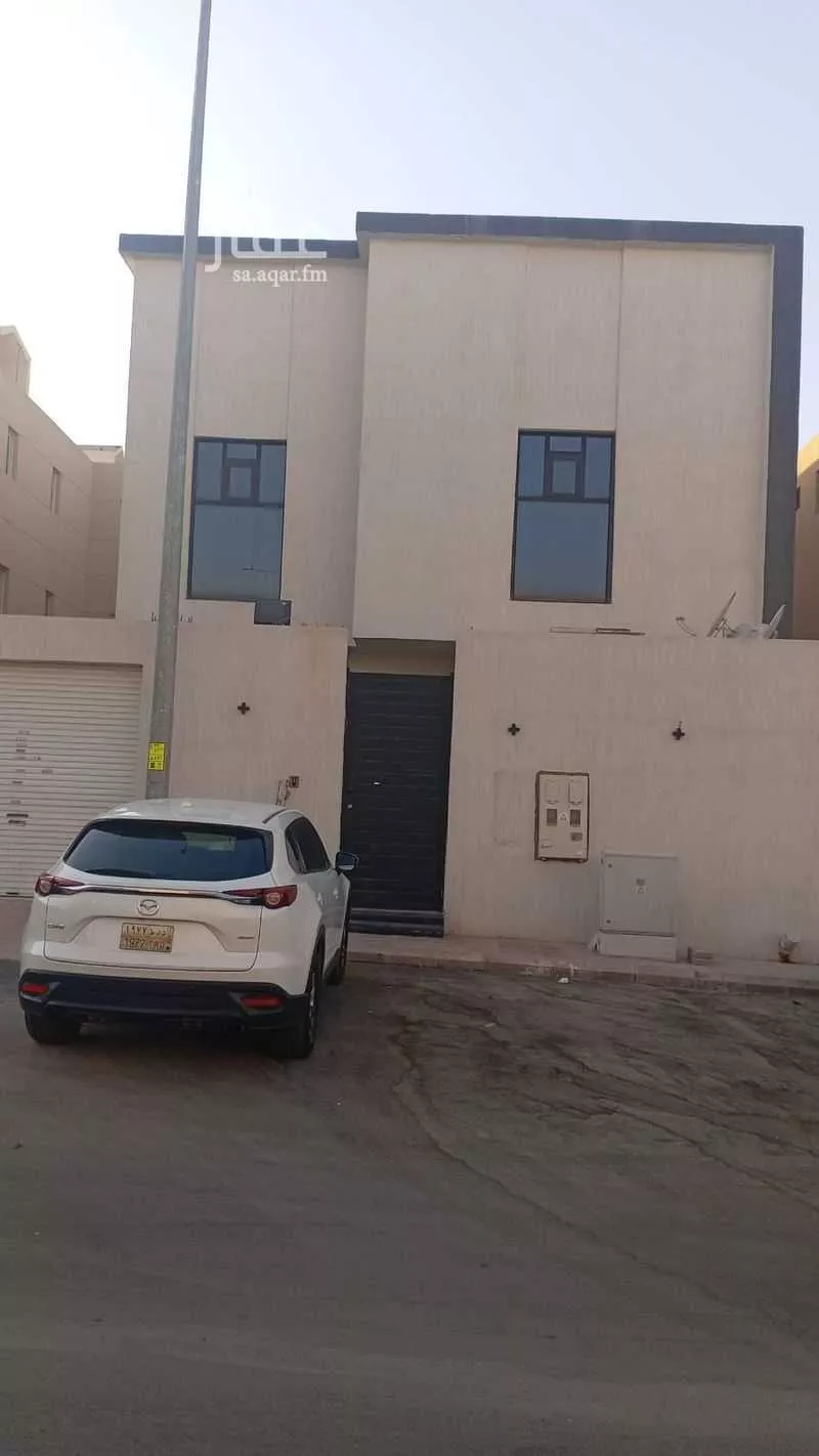 فيلا للبيع في شارع يوسف نعمة الله, حي عكاظ, مدينة الرياض, منطقة الرياض 1 صورة