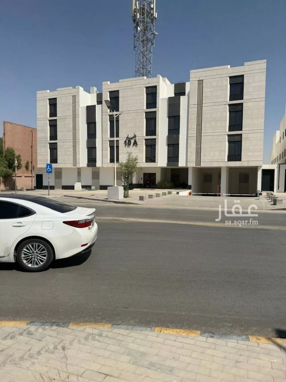 عمارة للبيع في شارع وادي الزرقاء, حي الندى, مدينة الرياض, منطقة الرياض 1 صورة