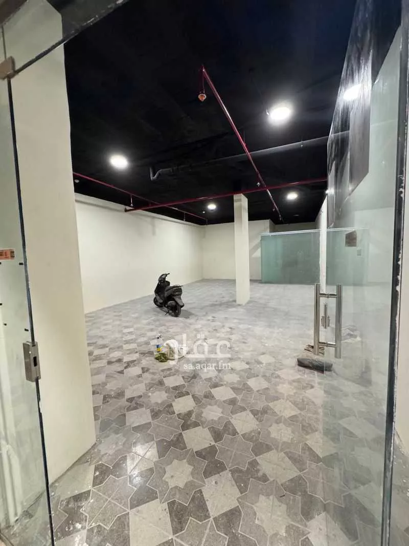 محل للإيجار في شارع الدائري الشرقي الفرعي, حي الروضة, مدينة الرياض, منطقة الرياض 1 صورة