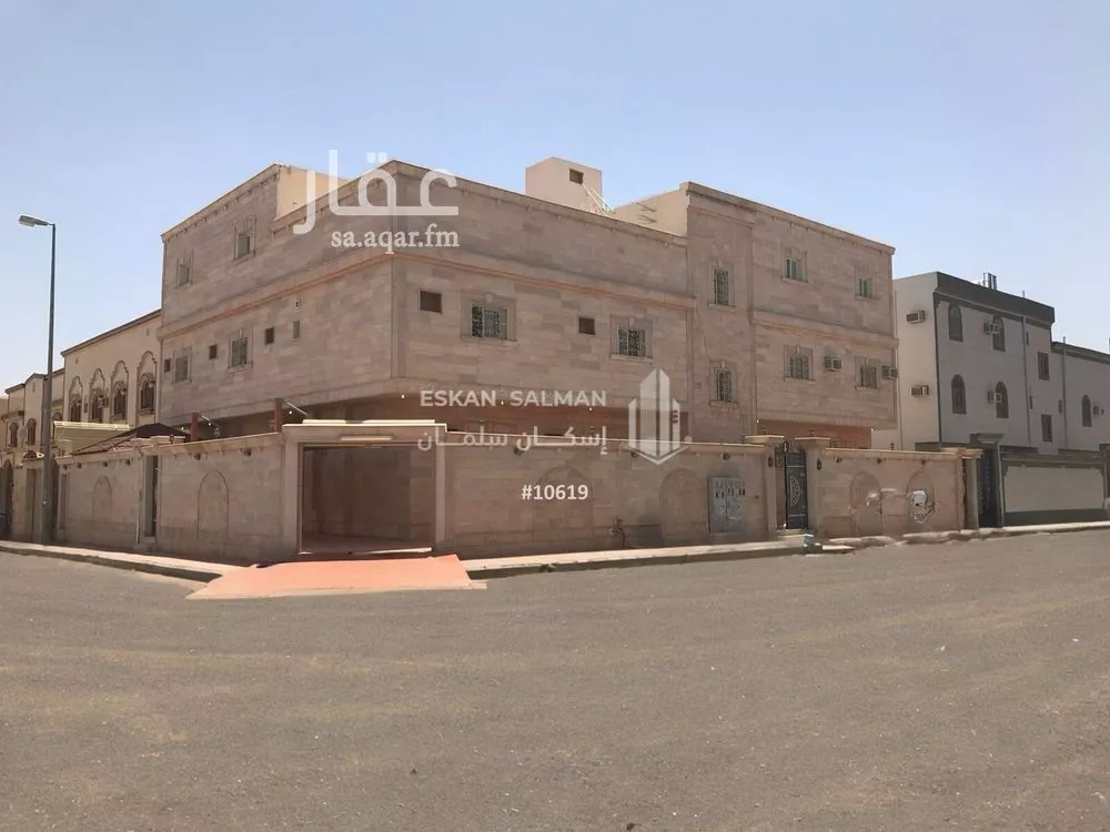 فيلا للبيع في شارع ابراهيم بن ميمون الصايغ, حي الدفاع, مدينة المدينه المنوره, منطقة المدينة المنورة 1 صورة