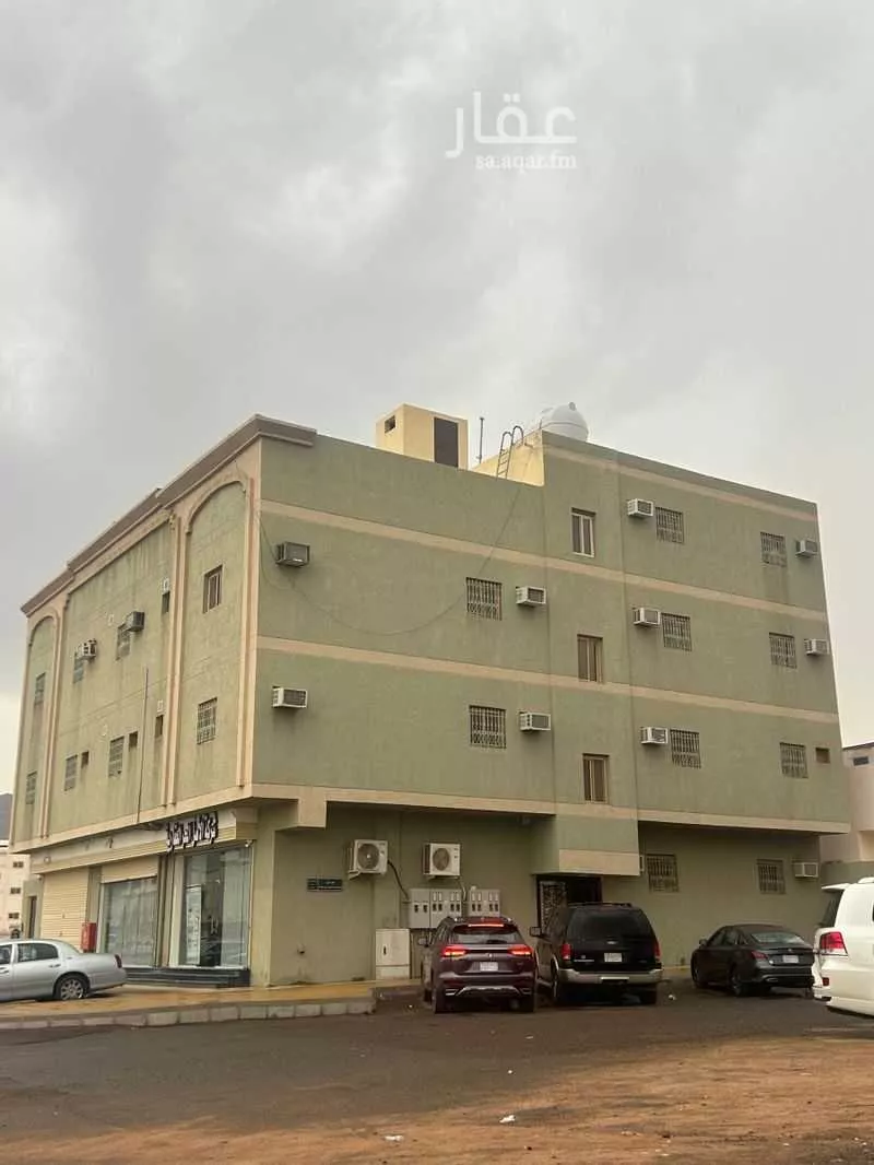 عمارة للبيع في شارع محمد بن احمد بن حماد, حي الرانوناء, مدينة المدينه المنوره, منطقة المدينة المنورة 1 صورة