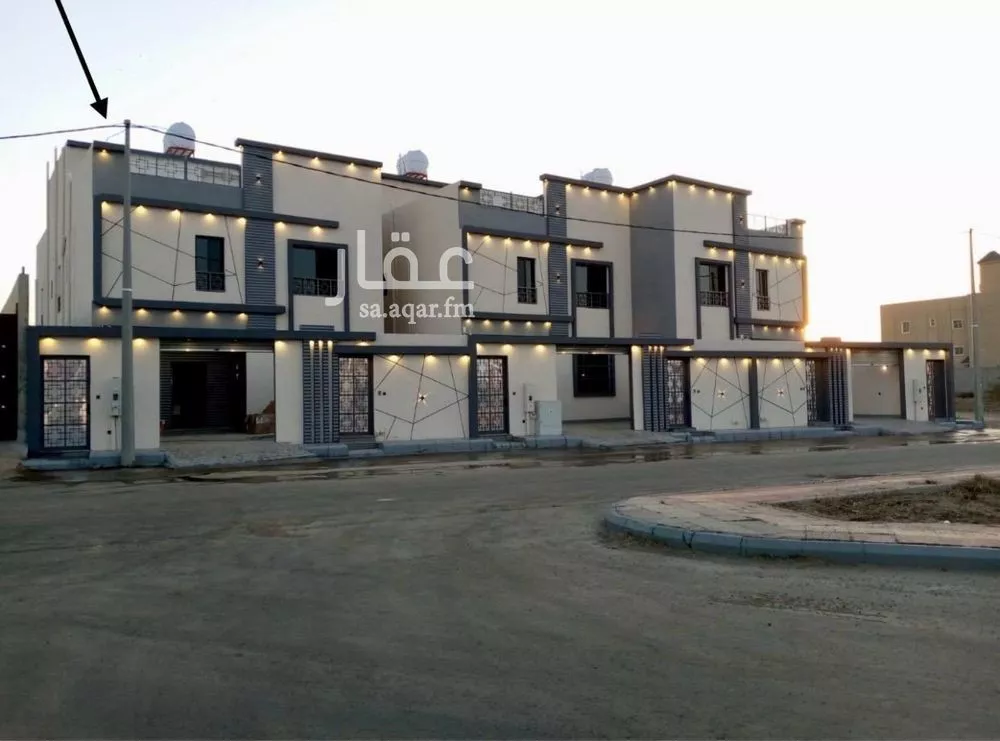فيلا للبيع في شارع 589, حي الروضة, مدينة سراة عبيدة, منطقة عسير 1 صورة