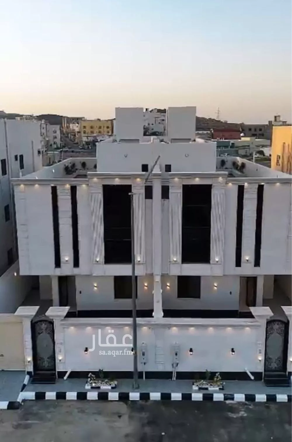 فيلا للبيع في شارع محمد الكوفي, حي الواسط, مدينة امارة منطقة مكة المكرمة - الطائف, منطقة مكة المكرمة 1 صورة
