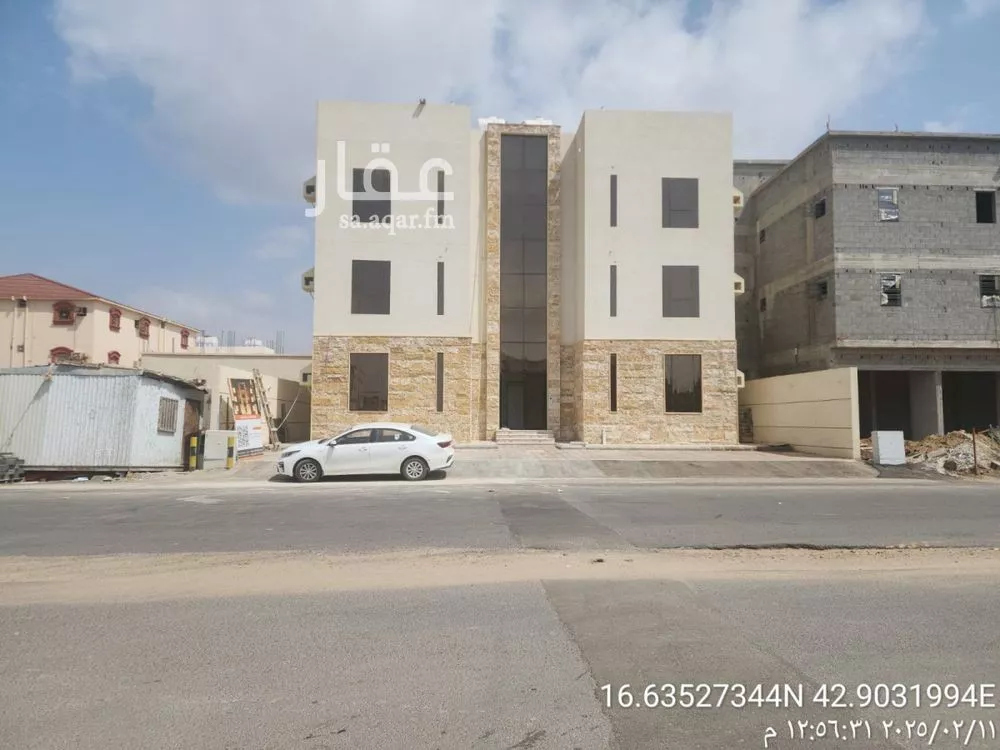 شقة للبيع في حي الإسكان, مدينة صامطه, منطقة جازان 1 صورة