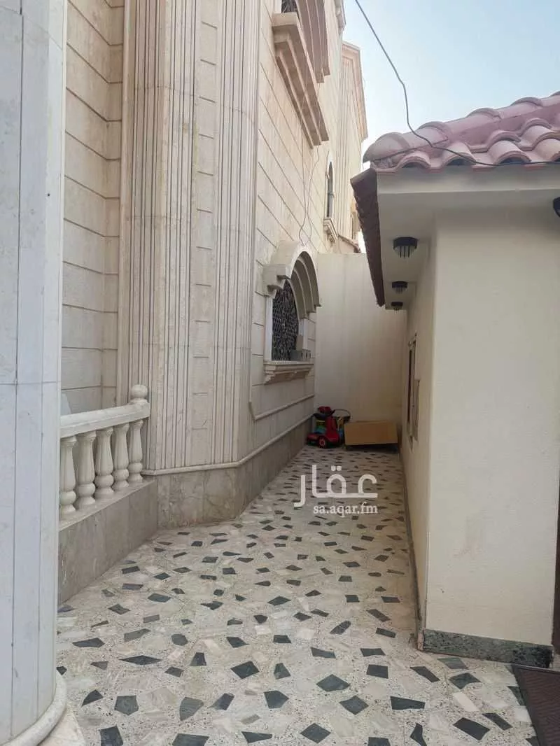 فيلا للبيع في شارع خزام, حي بدر, مدينة الرياض, منطقة الرياض 1 صورة