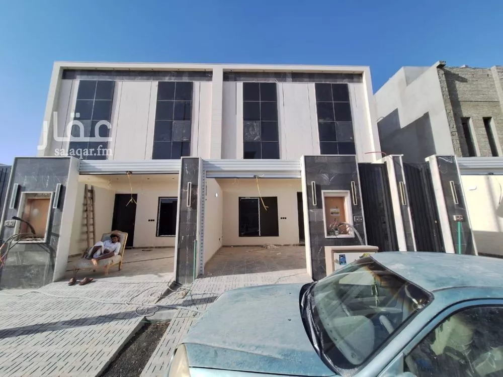 فيلا للبيع في شارع عبدالرحمن القاضي, حي عكاظ, مدينة الرياض, منطقة الرياض 1 صورة