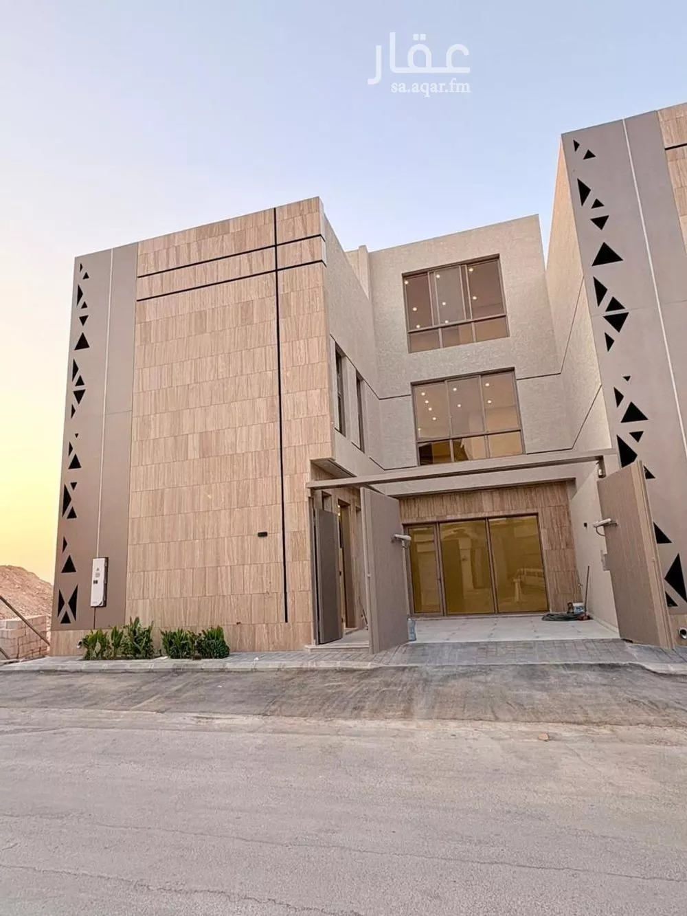 فيلا للبيع في شارع إبراهيم بن محمد الزمزمي, حي المهدية, مدينة الرياض, منطقة الرياض 1 صورة