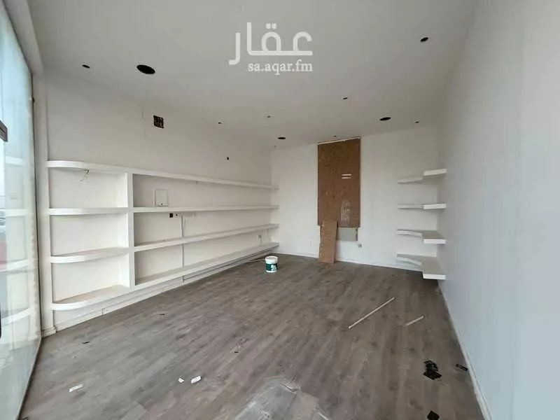 محل للإيجار في شارع طريق عثمان بن عفان, حي النهضة, مدينة بريده, منطقة القصيم 1 صورة