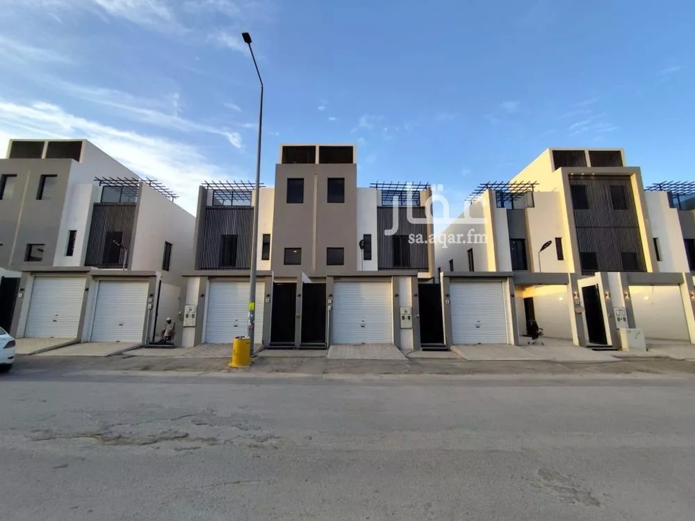 دور للبيع في شارع عبدالعزيز بن عبدالملك, حي بدر, مدينة الرياض, منطقة الرياض 1 صورة