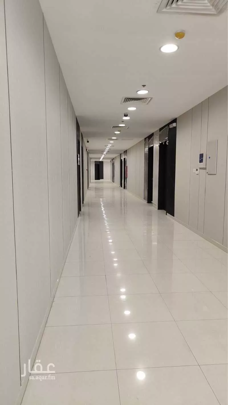مكتب تجاري للإيجار في شارع الصحابة, حي إشبيلية, مدينة الرياض, منطقة الرياض 1 صورة