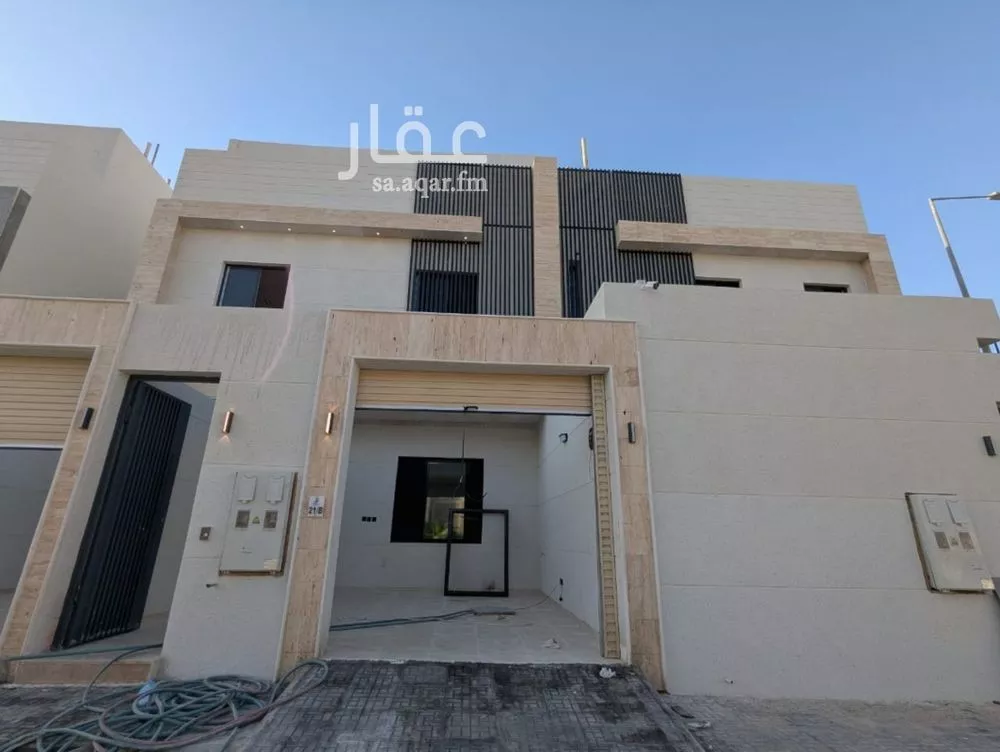 فيلا للبيع في شارع علي بن الحسن الخزرجي, حي عكاظ, مدينة الرياض, منطقة الرياض 1 صورة