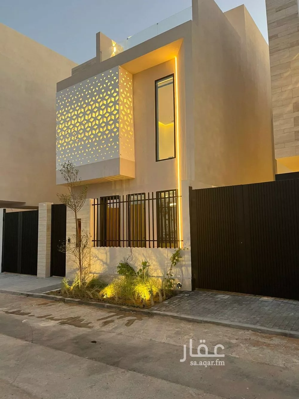 فيلا للبيع في شارع أبي الشيخ الأصبهاني, حي المهدية, مدينة الرياض, منطقة الرياض 1 صورة