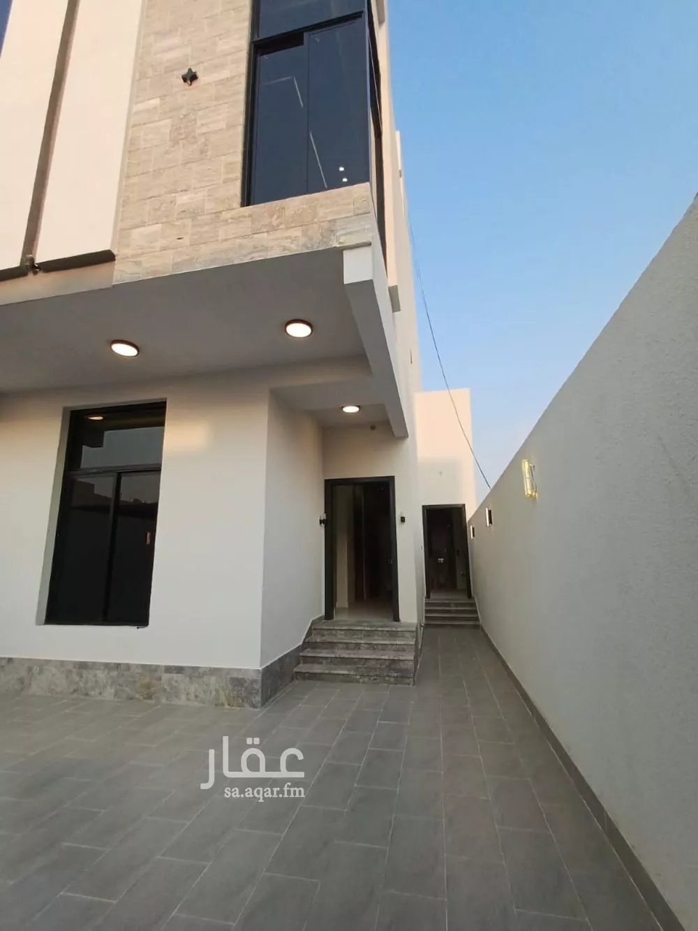 فيلا للبيع في شارع مالك بن النضر, حي الصالحية, مدينة جدة, منطقة مكة المكرمة 1 صورة