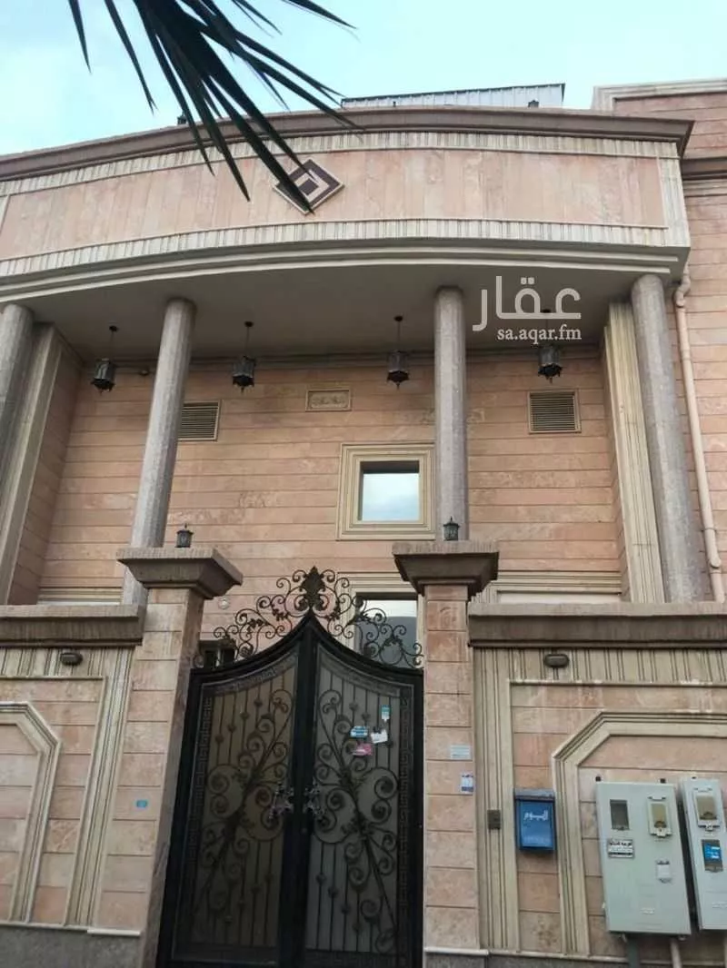 فيلا للبيع في شارع زكريا الساجي, حي الحزم, مدينة القطيف, المنطقة الشرقية 1 صورة