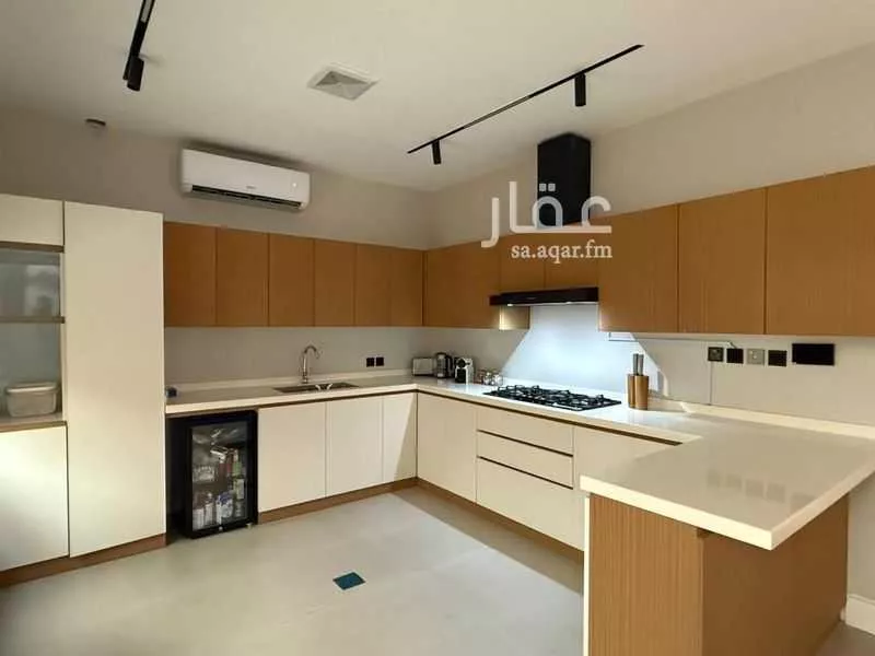 فيلا للإيجار في شارع يوسف السيرافي, حي العارض, مدينة الرياض, منطقة الرياض 1 صورة