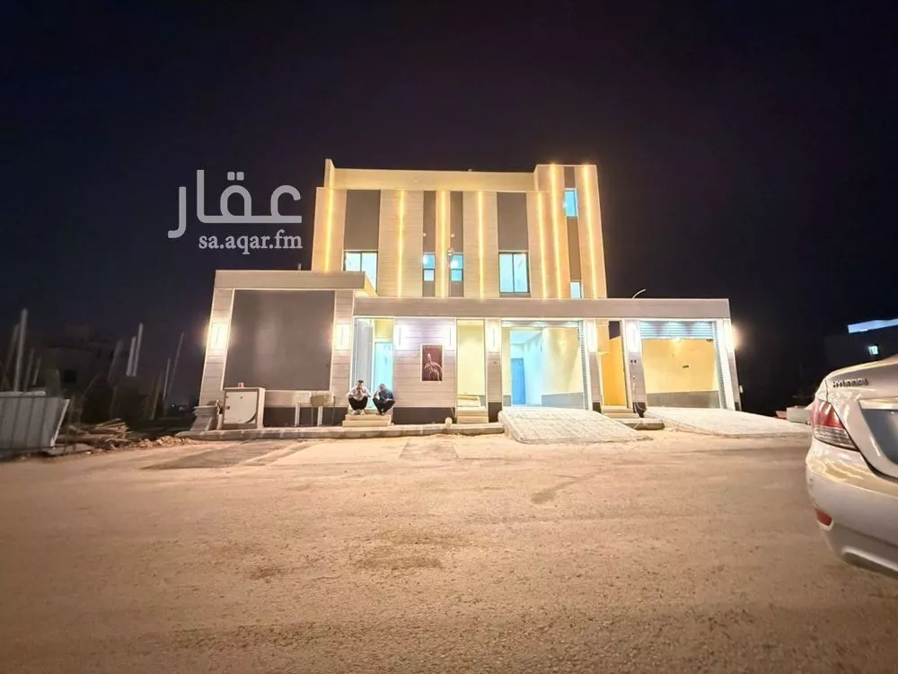 فيلا للبيع في شارع عبدالرحمن ابن مقبل, حي عكاظ, مدينة الرياض, منطقة الرياض 1 صورة