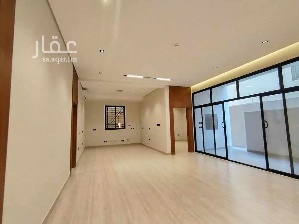 فيلا للبيع في شارع رقم 42, حي ظهرة لبن, مدينة الرياض, منطقة الرياض 1 صورة