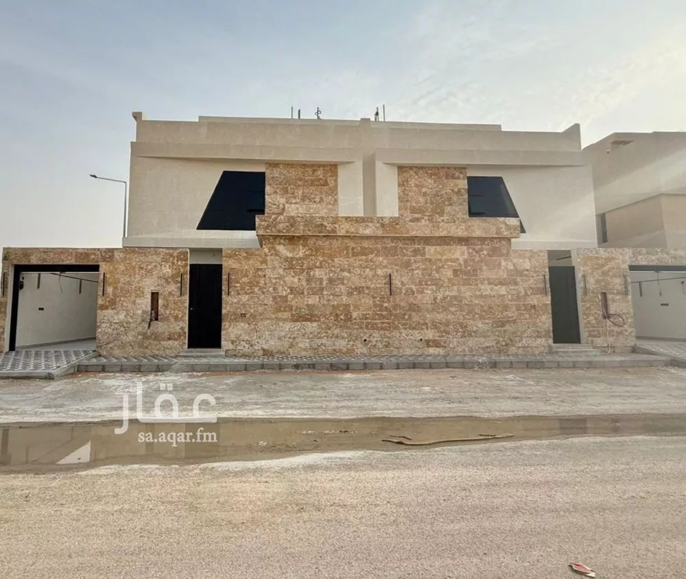 فيلا للبيع في شارع حيرة, حي عكاظ, مدينة الرياض, منطقة الرياض 1 صورة