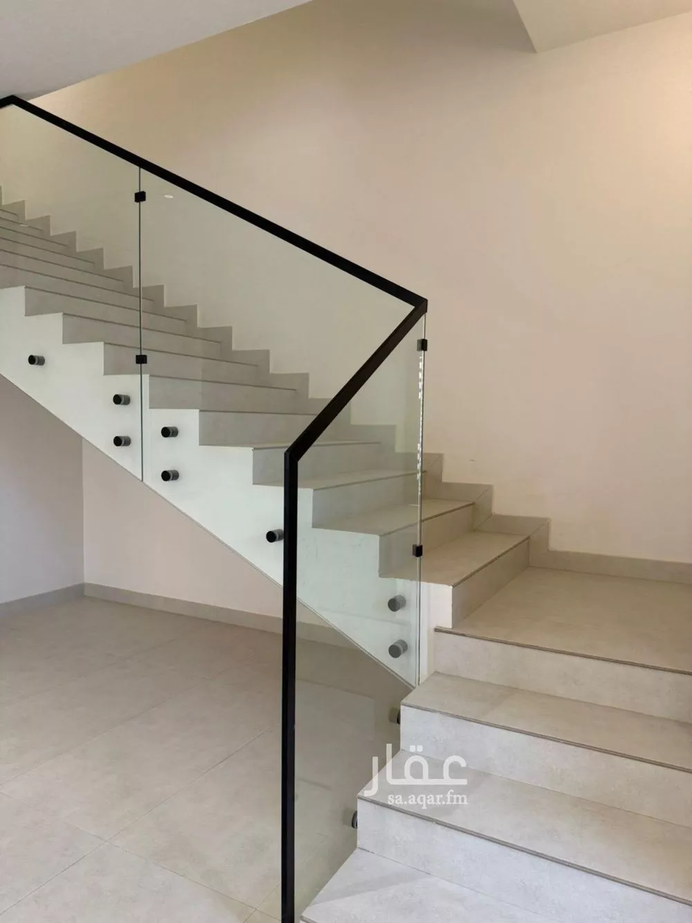 فيلا للبيع في شارع محمد بن القاسم الأنباري, حي الوهلان, مدينة عنيزة, منطقة القصيم 1 صورة