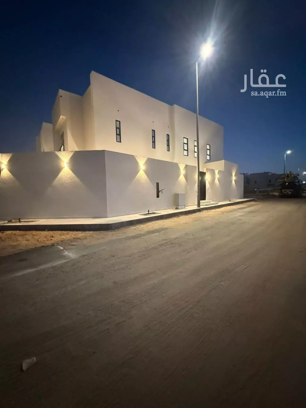 فيلا للبيع في شارع داود بن شبل المقرئ, حي الوهلان, مدينة عنيزة, منطقة القصيم 1 صورة