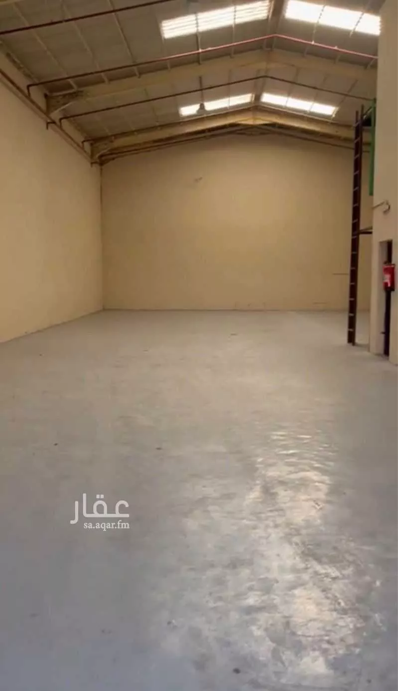 مستودع للإيجار في شارع الخرج, حي الدار البيضاء, مدينة الرياض, منطقة الرياض 1 صورة